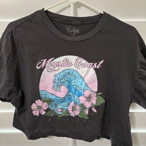 Short sleeve t-shirt.